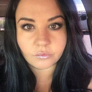 Meet your Posher, Evette